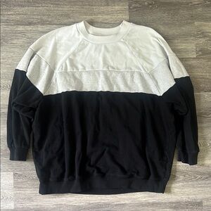 American Eagle Outfitters Black and White Crewneck Sweater